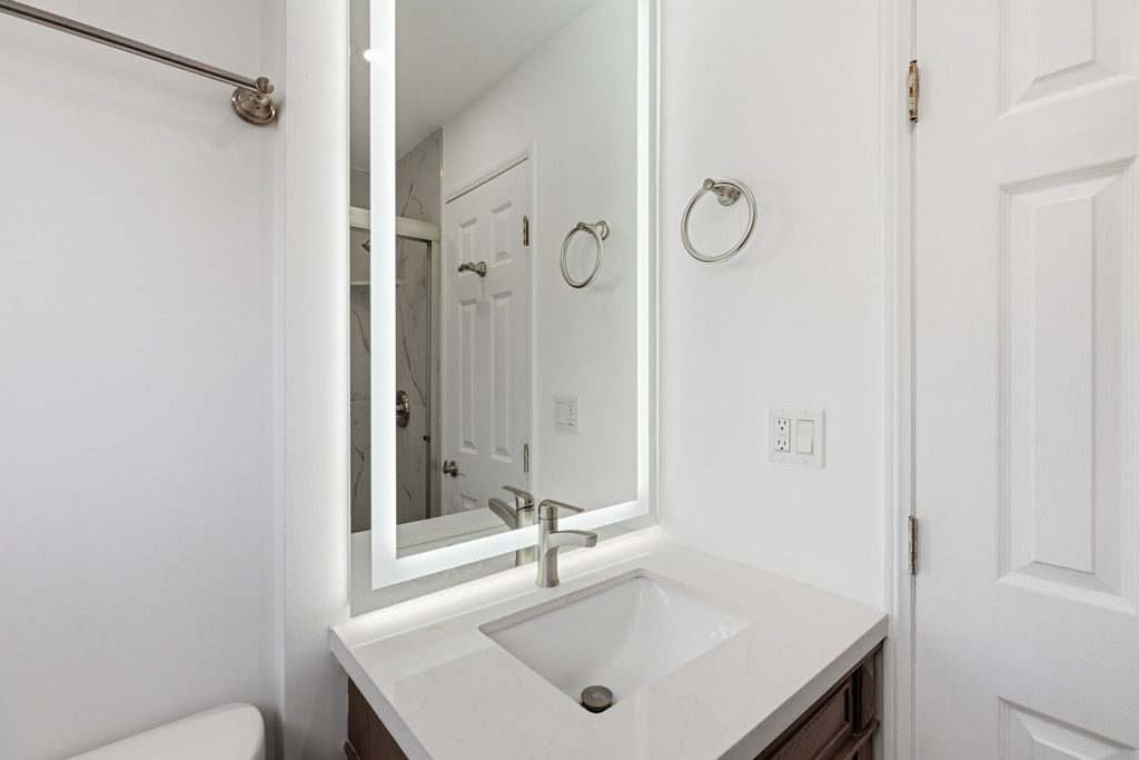 Vanity — 3680 Curlew St