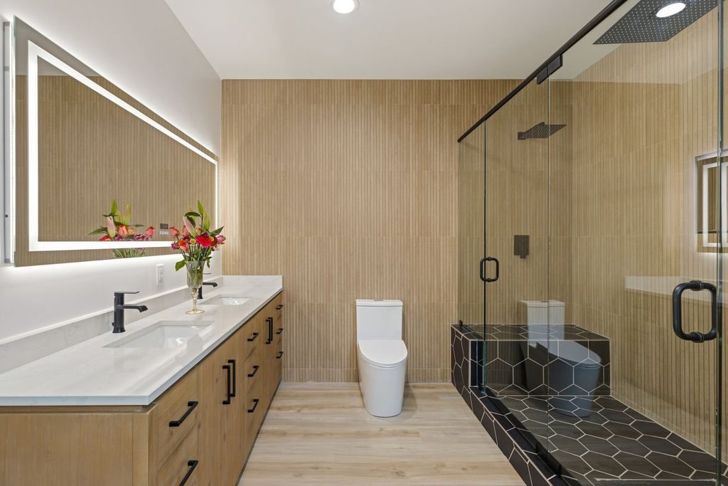 Primary Bath — 3682 Curlew St